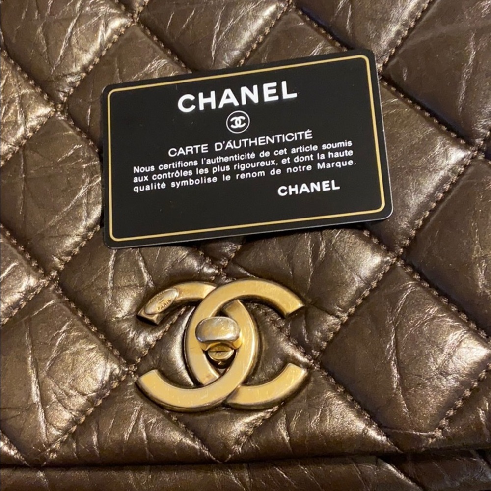CHANEL Quilted Shoulder Bag in Dark Brown with Gold Hardware - Picture 5 of 16